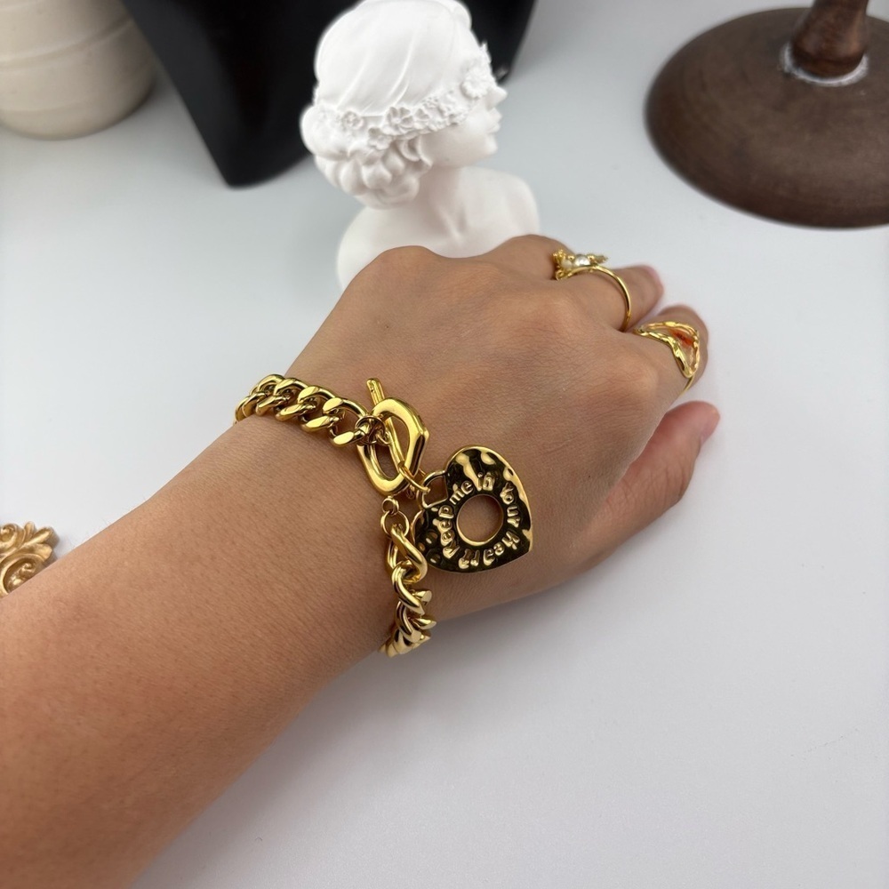 β¨ Gold Heart Charm Chain Bracelet β¨ - Picture 7 of 9